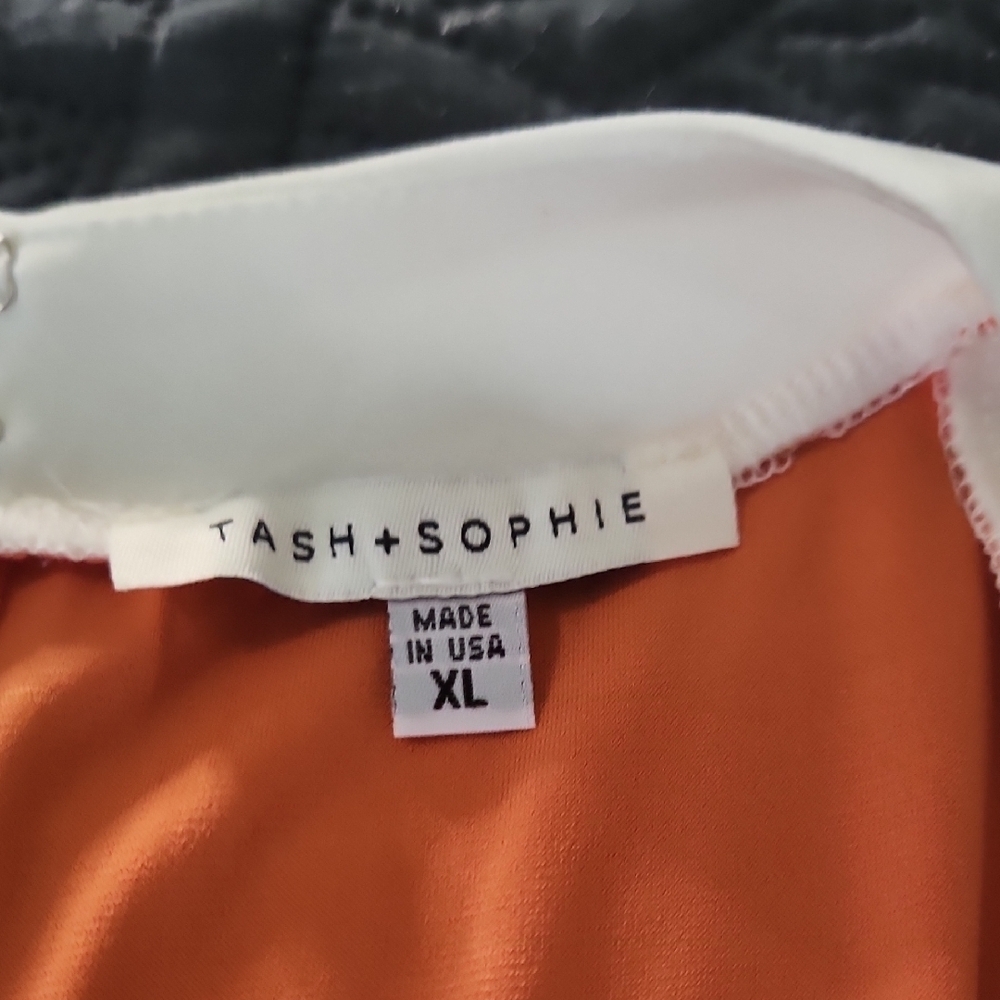 TASH + SOPHIE Dress - Picture 4 of 8
